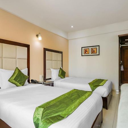 Treebo Trend Hotel Parker أحمد أباد المظهر الخارجي الصورة