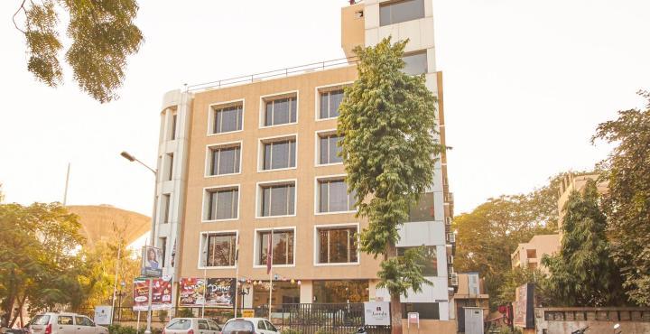 Treebo Trend Hotel Parker أحمد أباد المظهر الخارجي الصورة