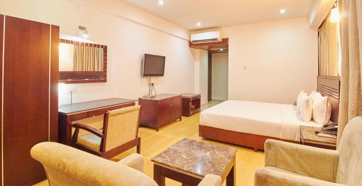 Treebo Trend Hotel Parker أحمد أباد المظهر الخارجي الصورة