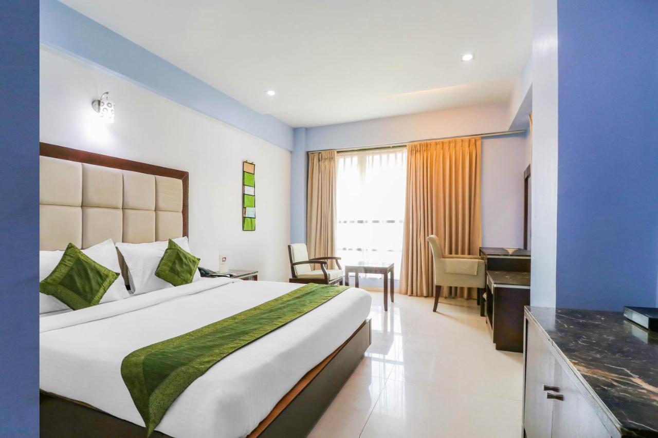 Treebo Trend Hotel Parker أحمد أباد المظهر الخارجي الصورة