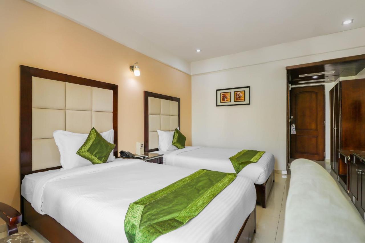 Treebo Trend Hotel Parker أحمد أباد المظهر الخارجي الصورة
