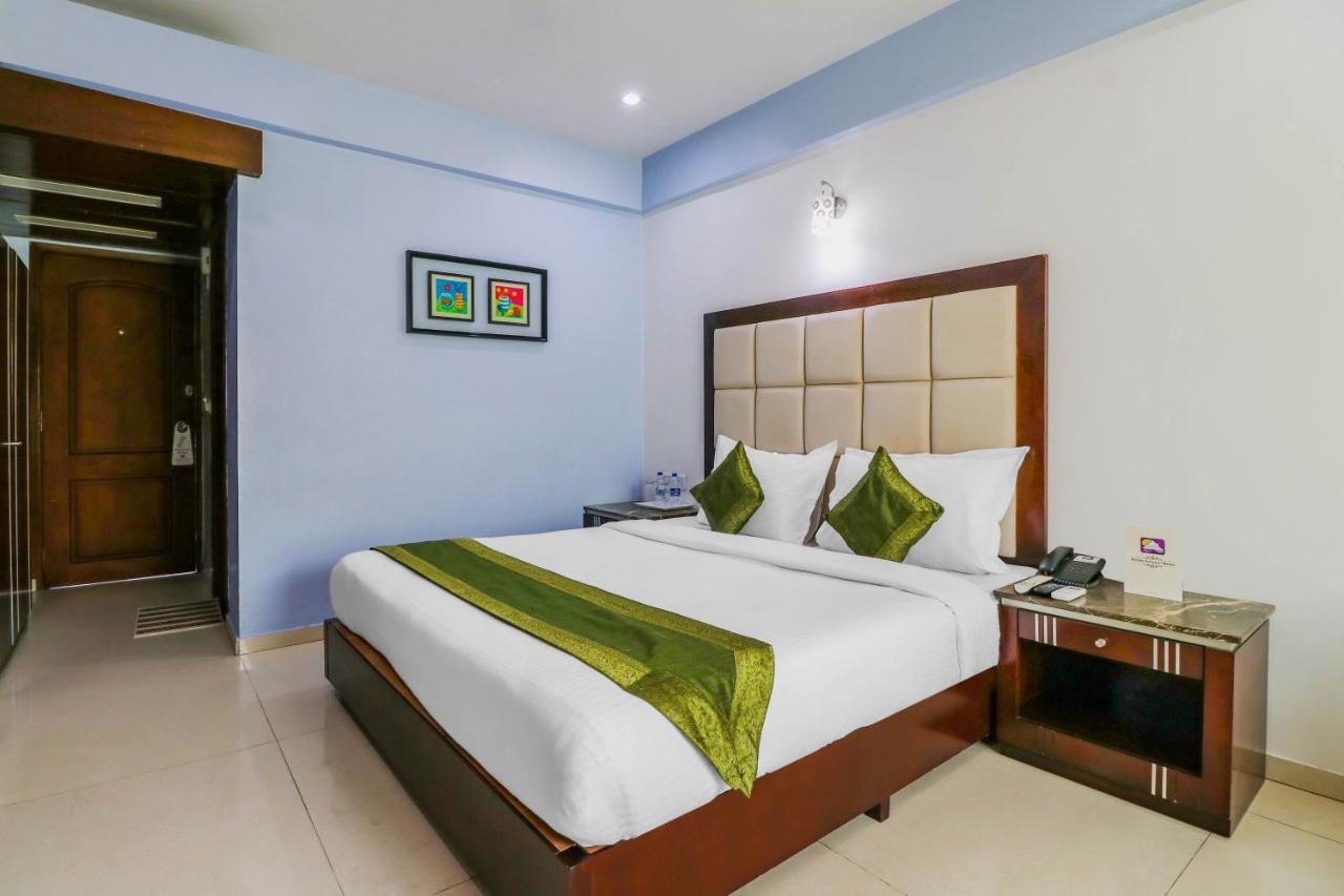 Treebo Trend Hotel Parker أحمد أباد المظهر الخارجي الصورة