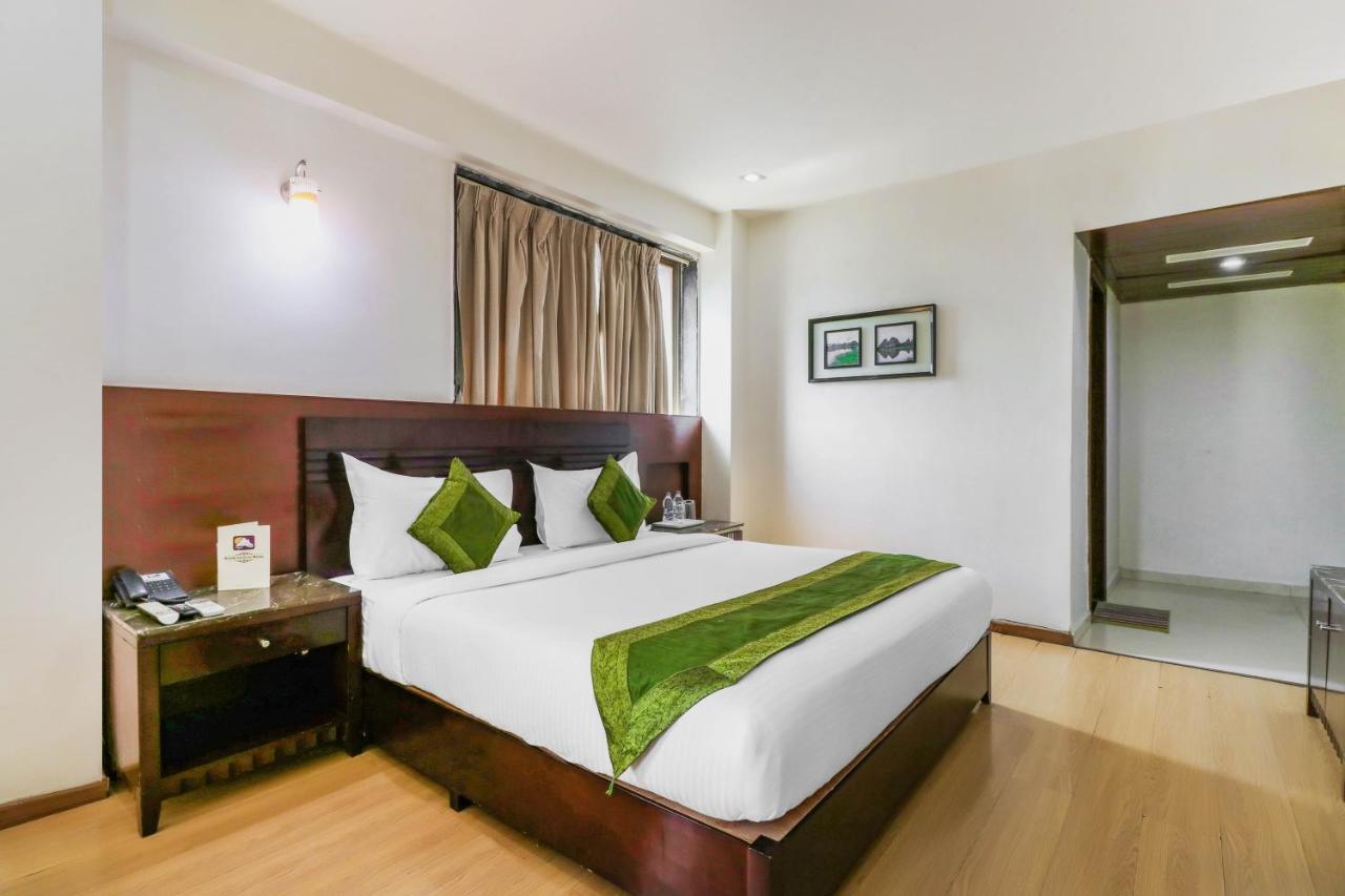 Treebo Trend Hotel Parker أحمد أباد المظهر الخارجي الصورة
