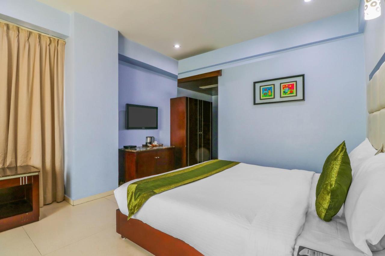 Treebo Trend Hotel Parker أحمد أباد المظهر الخارجي الصورة