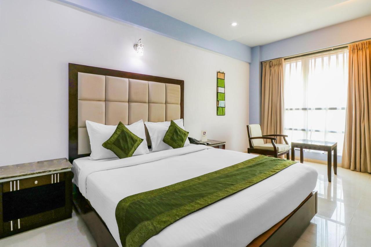 Treebo Trend Hotel Parker أحمد أباد المظهر الخارجي الصورة