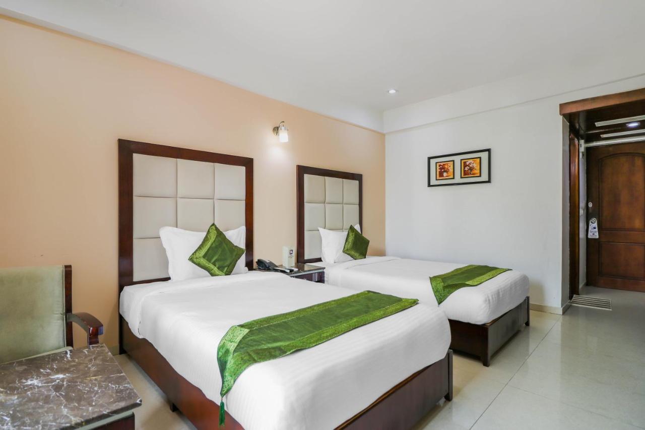 Treebo Trend Hotel Parker أحمد أباد المظهر الخارجي الصورة