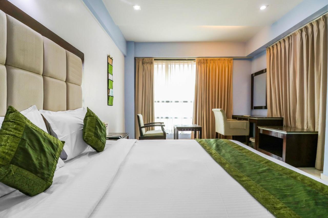 Treebo Trend Hotel Parker أحمد أباد المظهر الخارجي الصورة