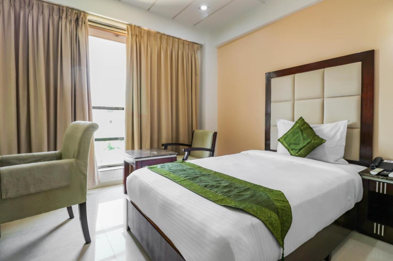 Treebo Trend Hotel Parker أحمد أباد المظهر الخارجي الصورة