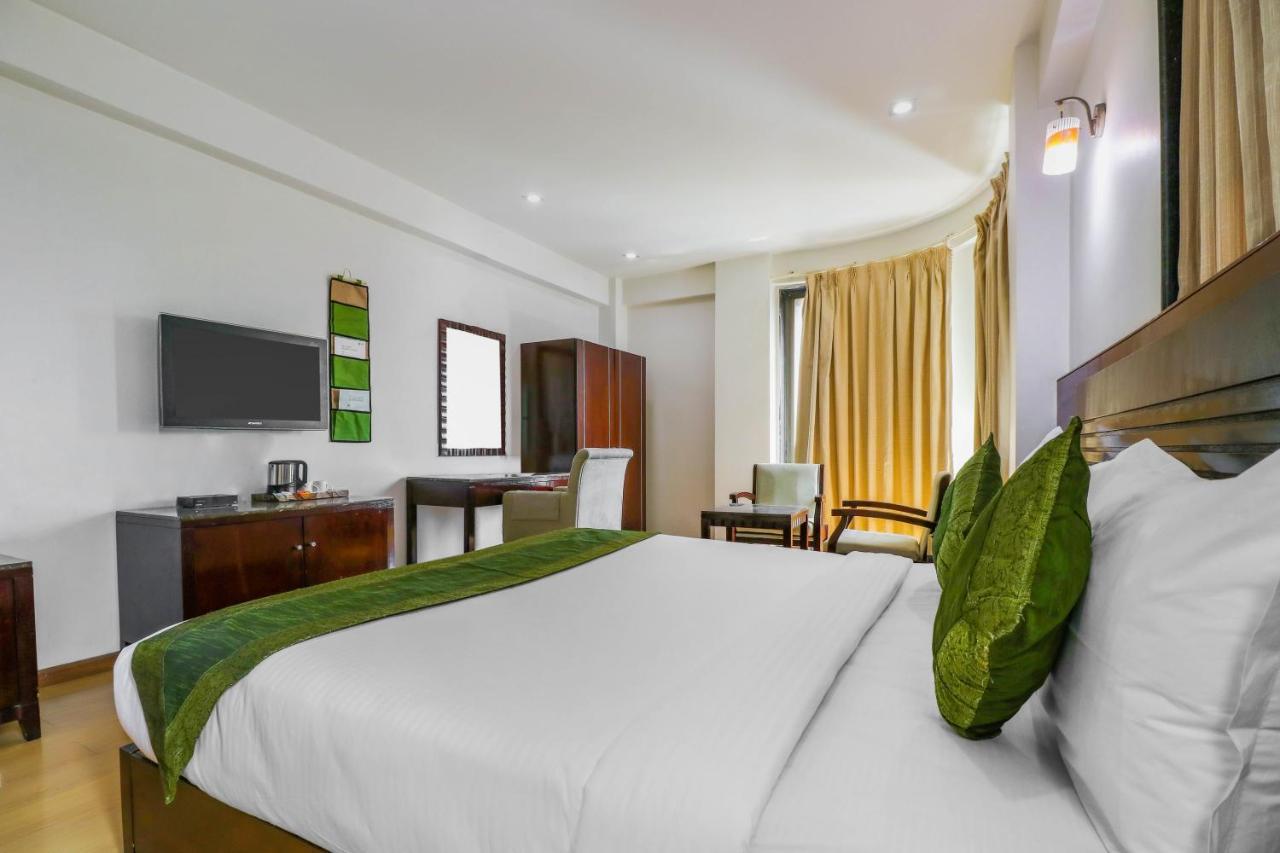 Treebo Trend Hotel Parker أحمد أباد المظهر الخارجي الصورة