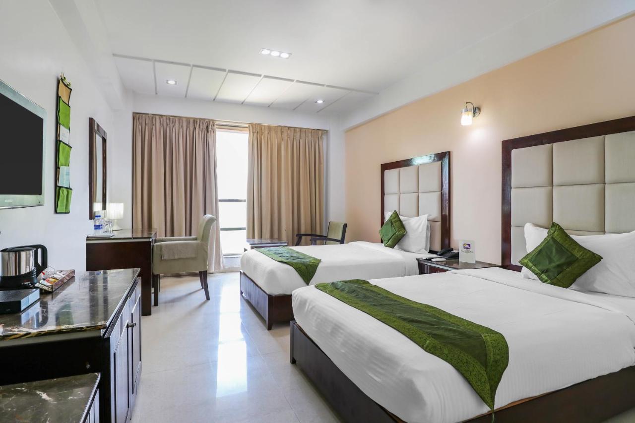 Treebo Trend Hotel Parker أحمد أباد المظهر الخارجي الصورة