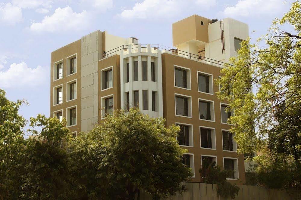 Treebo Trend Hotel Parker أحمد أباد المظهر الخارجي الصورة