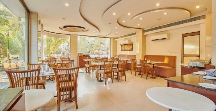 Treebo Trend Hotel Parker أحمد أباد المظهر الخارجي الصورة
